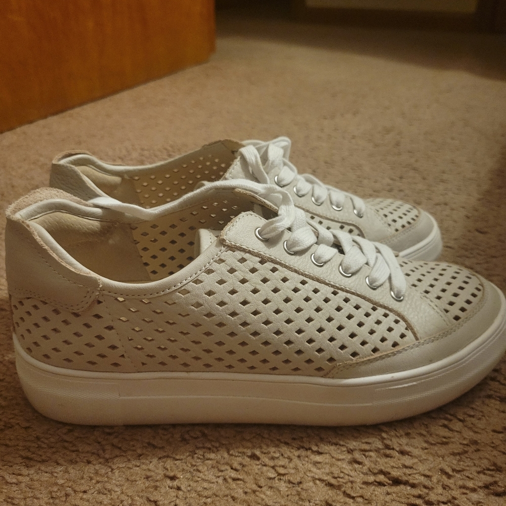 Vince Camuto Sneakers